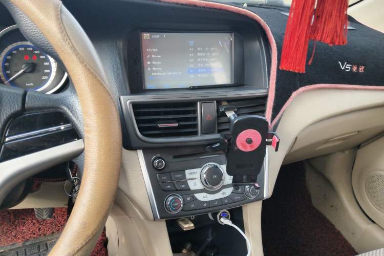 Used Soueast V5 Lingzhi 2012 1.5L Manual Comfort Edition Audio And AC Panel