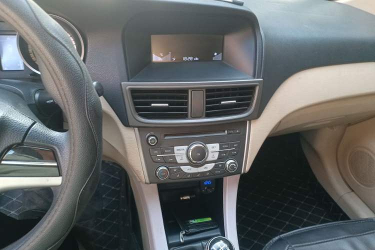Used Soueast V5 Lingzhi 2012 1.5L Manual Comfort Edition Audio And AC Panel