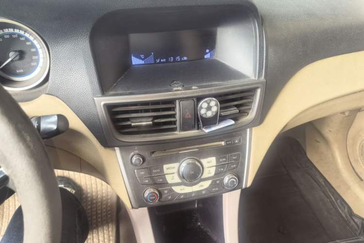 Used Soueast V5 Lingzhi 2012 1.5L Manual Standard Edition Audio And AC Panel