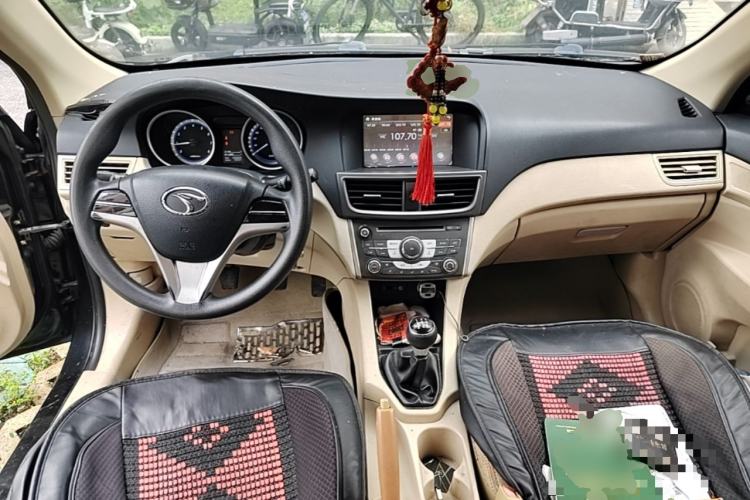 Used Soueast V5 Lingzhi 2012 1.5L Manual Standard Edition Center Console