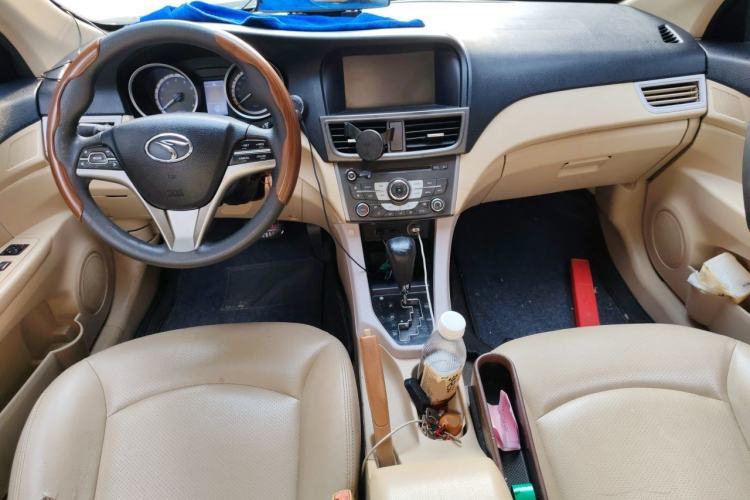 Used Soueast V5 Lingzhi 2012 1.5L CVT Luxury Version Center Console
