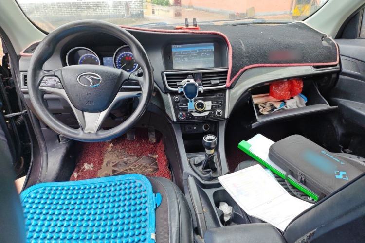 Used Soueast V5 Lingzhi 2012 1.5L Manual Luxury Version Center Console