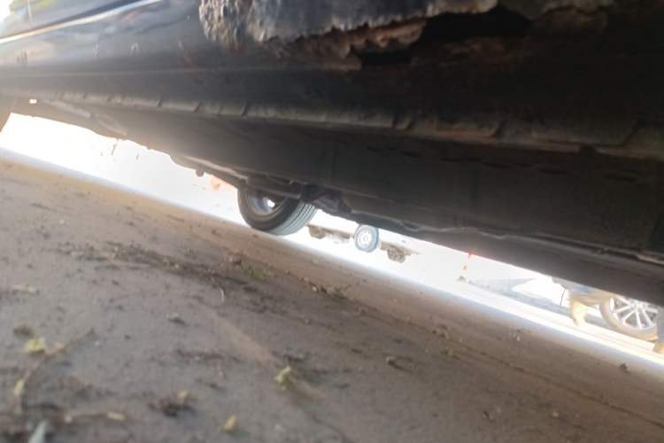 Used Soueast V5 Lingzhi 2012 1.5L Manual Comfort Edition Chassis Front Right