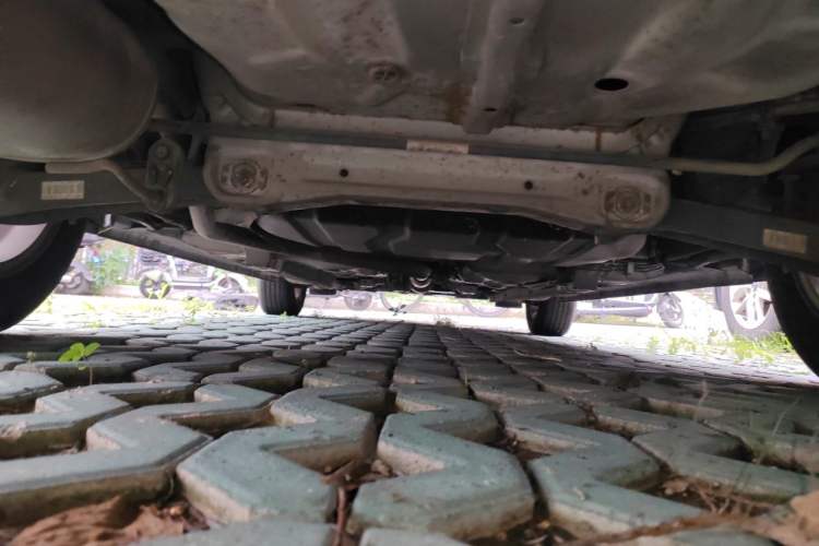 Used Soueast V5 Lingzhi 2012 1.5L Manual Standard Edition Chassis Rear