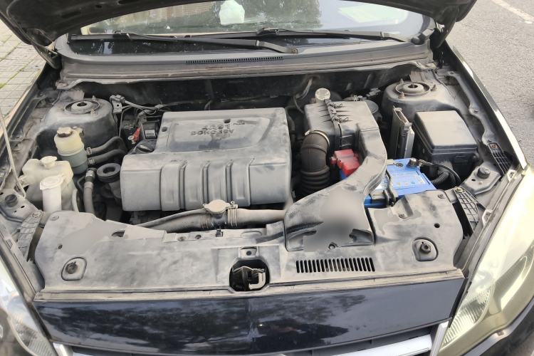 Used Soueast V5 Lingzhi 2012 1.5L Manual Comfort Edition Engine Bay