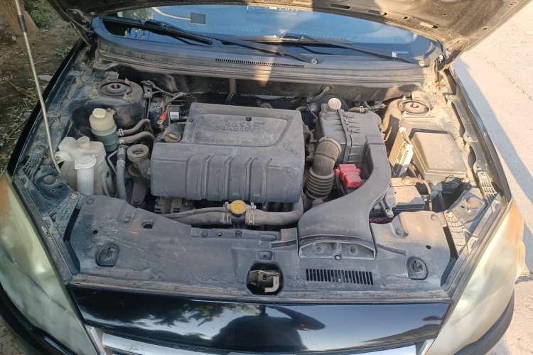 Used Soueast V5 Lingzhi 2012 1.5L Manual Comfort Edition Engine Bay