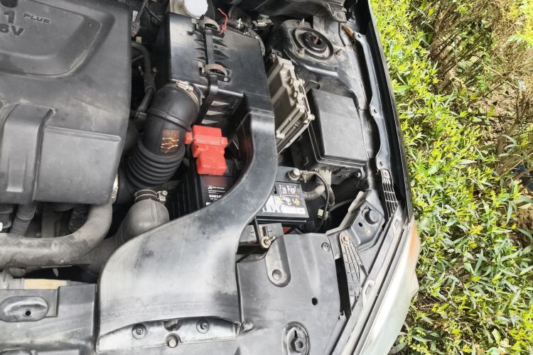 Used Soueast V5 Lingzhi 2012 1.5L Manual Standard Edition Engine Bay Left