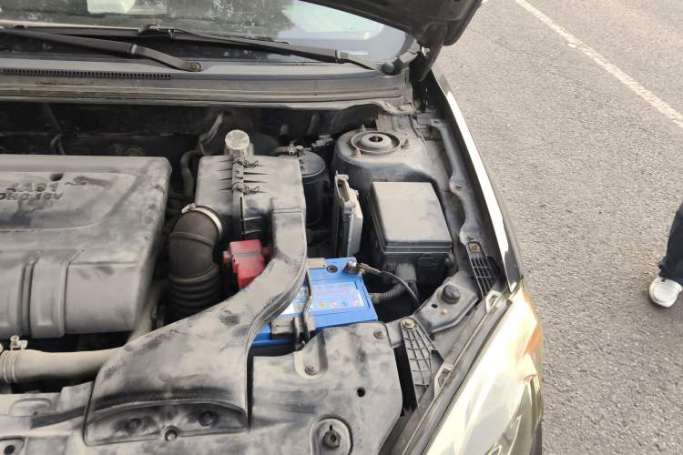 Used Soueast V5 Lingzhi 2012 1.5L Manual Comfort Edition Engine Bay Left