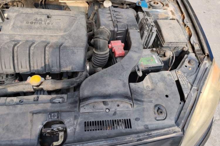 Used Soueast V5 Lingzhi 2012 1.5L CVT Luxury Version Engine Bay Left