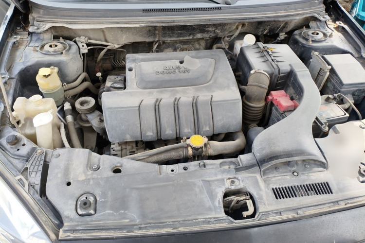 Used Soueast V5 Lingzhi 2012 1.5L Manual Comfort Edition Engine Bay