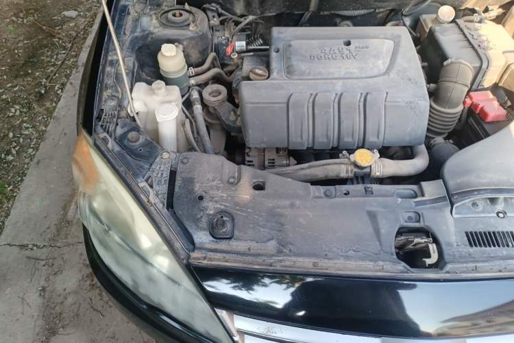 Used Soueast V5 Lingzhi 2012 1.5L Manual Comfort Edition Engine Bay Right