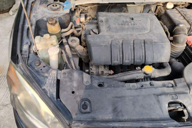 Used Soueast V5 Lingzhi 2012 1.5L CVT Luxury Version Engine Bay Right