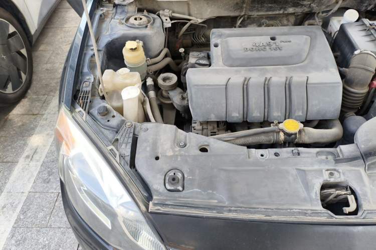 Used Soueast V5 Lingzhi 2012 1.5L Manual Comfort Edition Engine Bay Right