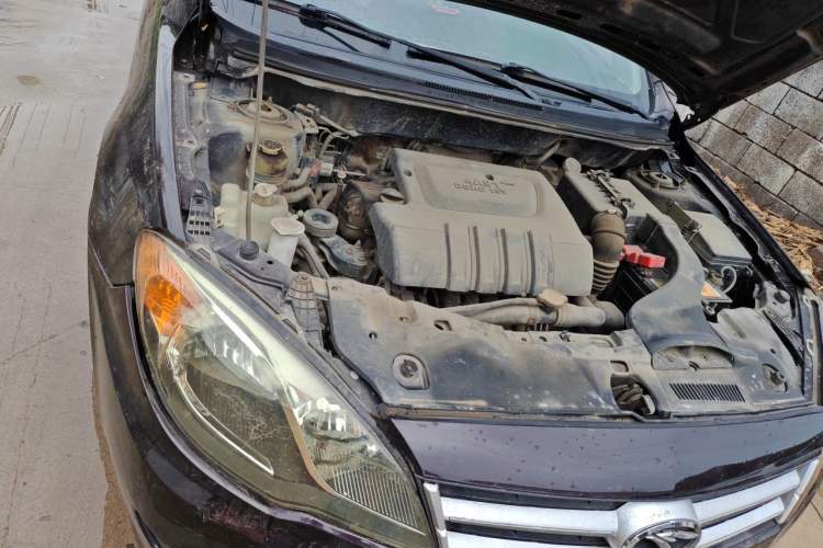 Used Soueast V5 Lingzhi 2012 1.5L Manual Luxury Version Engine Bay Right