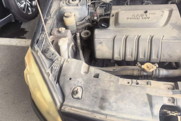 Used Soueast V5 Lingzhi 2012 1.5L Manual Standard Edition Engine Bay Right