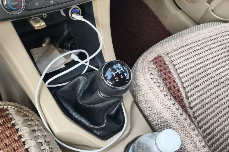 Used Soueast V5 Lingzhi 2012 1.5L Manual Comfort Edition Gear Lever