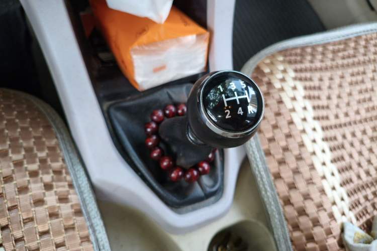 Used Soueast V5 Lingzhi 2012 1.5L Manual Comfort Edition Gear Lever