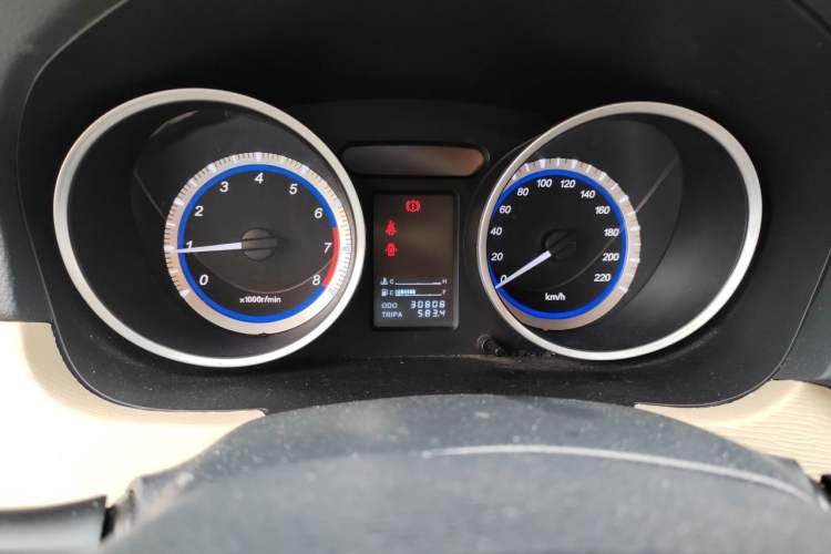 Used Soueast V5 Lingzhi 2012 1.5L Manual Standard Edition Instrument Cluster