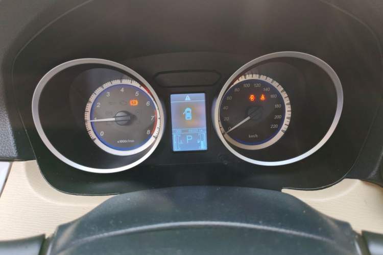 Used Soueast V5 Lingzhi 2012 1.5L CVT Luxury Version Instrument Cluster