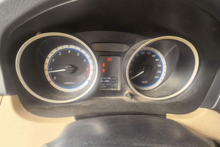 Used Soueast V5 Lingzhi 2012 1.5L Manual Standard Edition Instrument Cluster