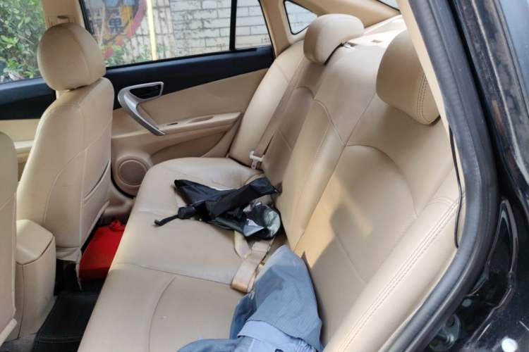 Used Soueast V5 Lingzhi 2012 1.5L CVT Luxury Version Left Rear Seat