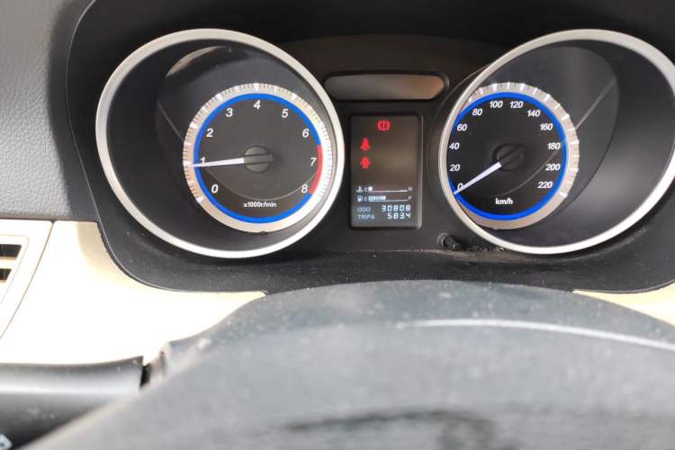 Used Soueast V5 Lingzhi 2012 1.5L Manual Standard Edition Odometer Close Up