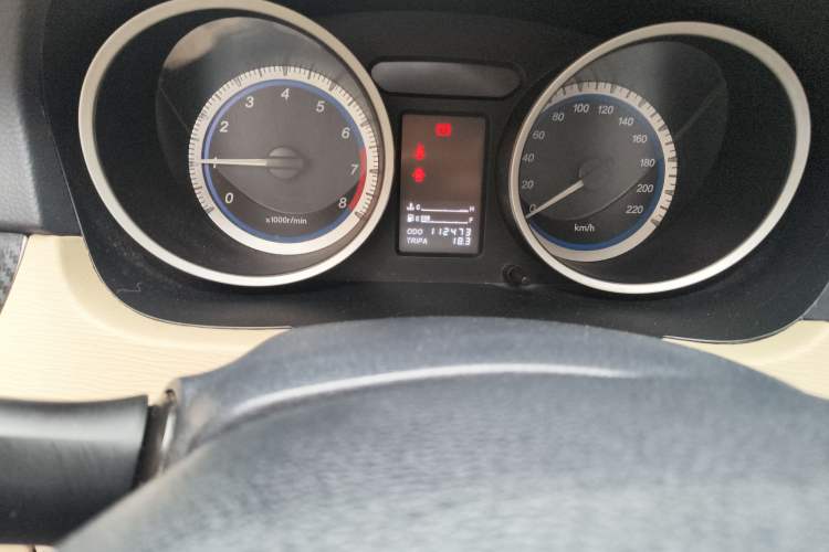 Used Soueast V5 Lingzhi 2012 1.5L Manual Standard Edition Odometer Close Up