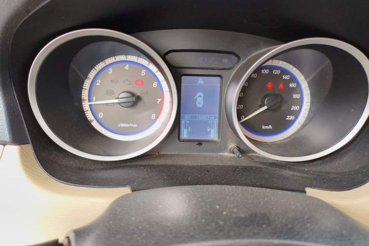 Used Soueast V5 Lingzhi 2012 1.5L Manual Comfort Edition Odometer Close Up