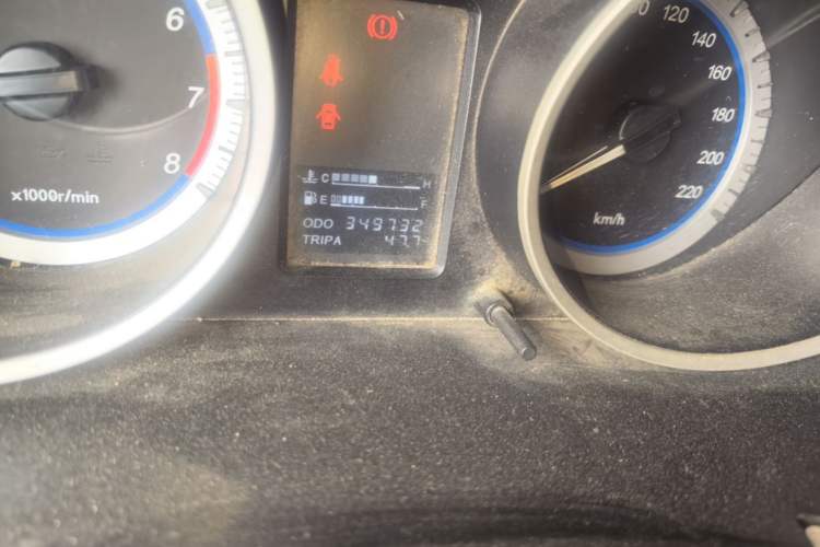 Used Soueast V5 Lingzhi 2012 1.5L Manual Standard Edition Odometer Close Up