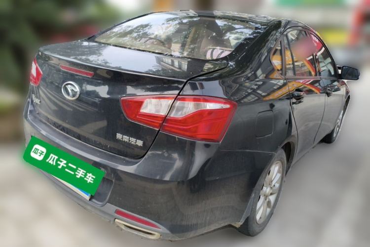 Used Soueast V5 Lingzhi 2012 1.5L Manual Comfort Edition Rear Right 45 Deg
