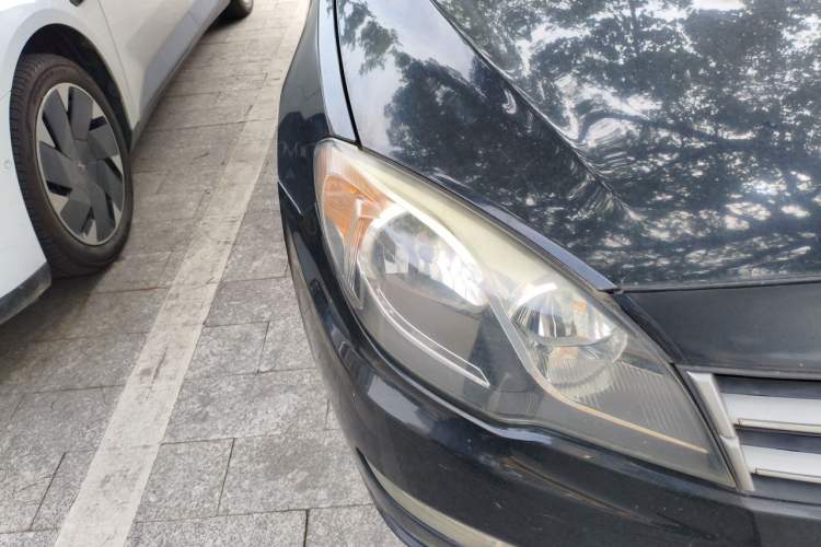 Used Soueast V5 Lingzhi 2012 1.5L Manual Comfort Edition Right Front Headlight