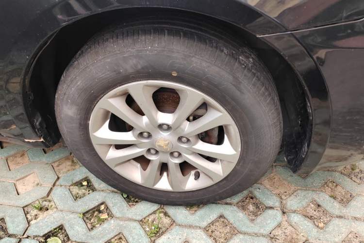Used Soueast V5 Lingzhi 2012 1.5L Manual Standard Edition Right Front Wheel Hub