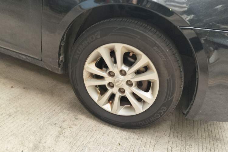 Used Soueast V5 Lingzhi 2012 1.5L Manual Standard Edition Right Front Wheel Hub