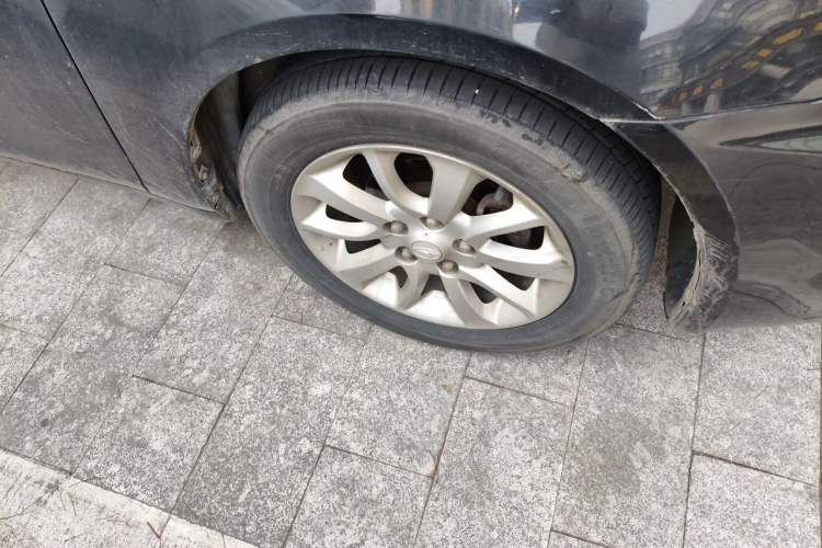 Used Soueast V5 Lingzhi 2012 1.5L Manual Comfort Edition Right Front Wheel Hub