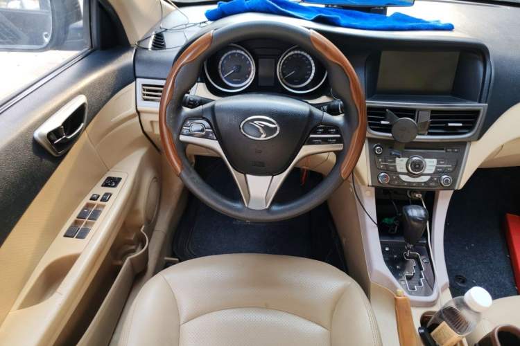 Used Soueast V5 Lingzhi 2012 1.5L CVT Luxury Version Steering Wheel
