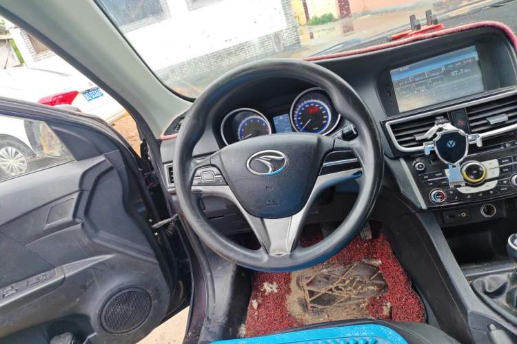 Used Soueast V5 Lingzhi 2012 1.5L Manual Luxury Version Steering Wheel