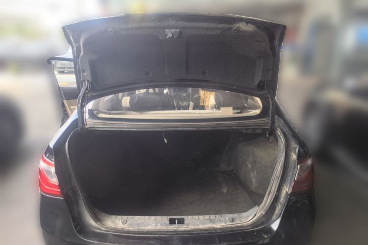 Used Soueast V5 Lingzhi 2012 1.5L Manual Standard Edition Trunk