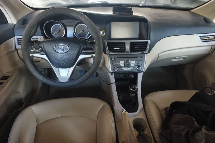 Used Soueast V5 Lingzhi 2012 1.5L Manual Flagship Edition Center Console