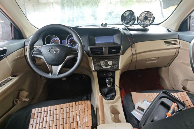 Used Soueast V5 Lingzhi 2012 1.5L Manual Standard Edition Center Console