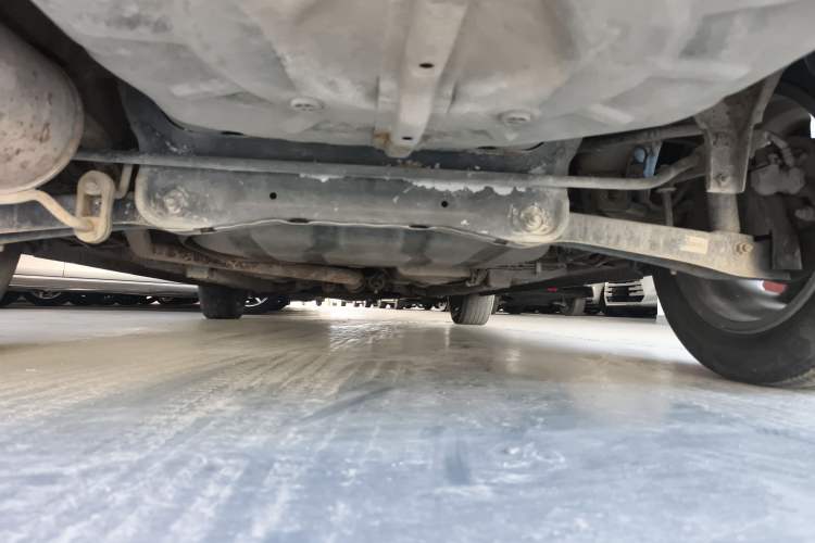 Used Soueast V5 Lingzhi 2012 1.5L Manual Flagship Edition Chassis Rear