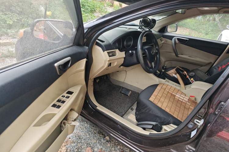 Used Soueast V5 Lingzhi 2012 1.5L Manual Standard Edition Driver Seat