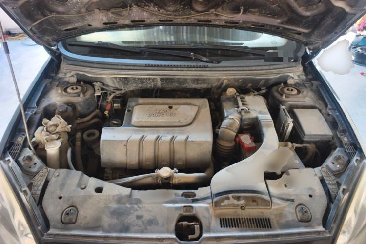 Used Soueast V5 Lingzhi 2012 1.5L Manual Flagship Edition Engine Bay