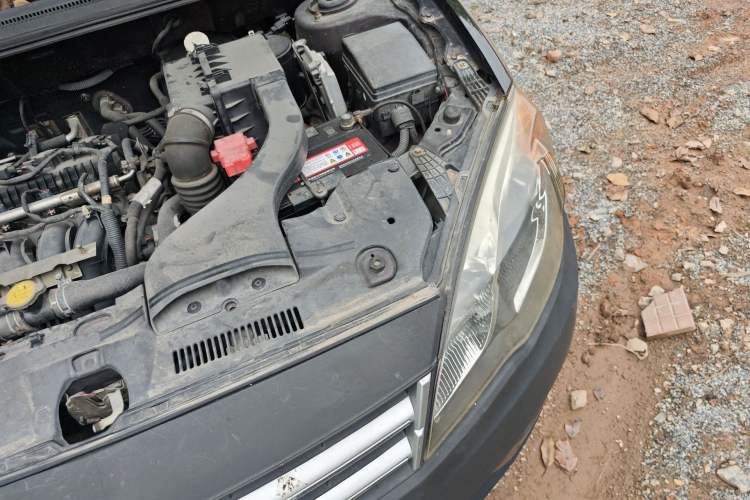 Used Soueast V5 Lingzhi 2012 1.5L Manual Standard Edition Engine Bay Left