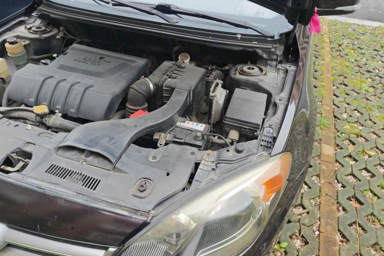 Used Soueast V5 Lingzhi 2012 1.5L Manual Comfort Edition Engine Bay Left