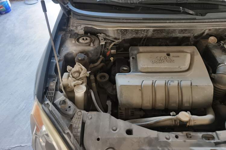 Used Soueast V5 Lingzhi 2012 1.5L Manual Flagship Edition Engine Bay Right