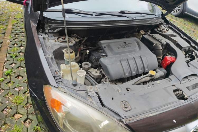 Used Soueast V5 Lingzhi 2012 1.5L Manual Comfort Edition Engine Bay Right