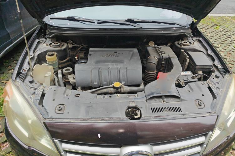 Used Soueast V5 Lingzhi 2012 1.5L Manual Comfort Edition Engine Bay