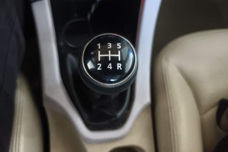 Used Soueast V5 Lingzhi 2012 1.5L Manual Flagship Edition Gear Lever