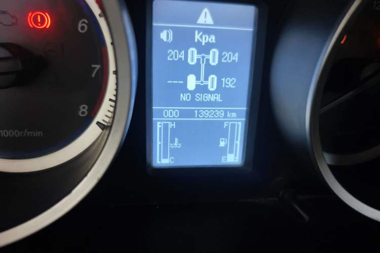 Used Soueast V5 Lingzhi 2012 1.5L Manual Flagship Edition Odometer Close Up