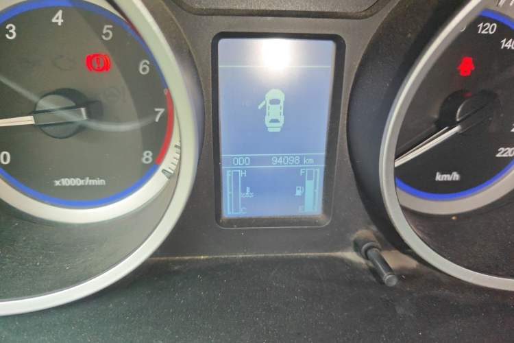 Used Soueast V5 Lingzhi 2012 1.5L Manual Comfort Edition Odometer Close Up